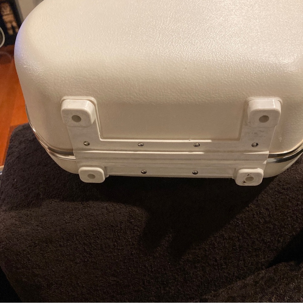 Vintage hair dryer carriers great for a travel case - Picture 5 of 5